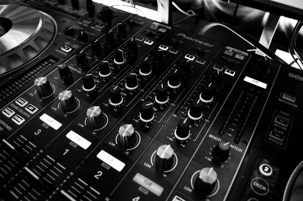 Mixing Vs Mastering